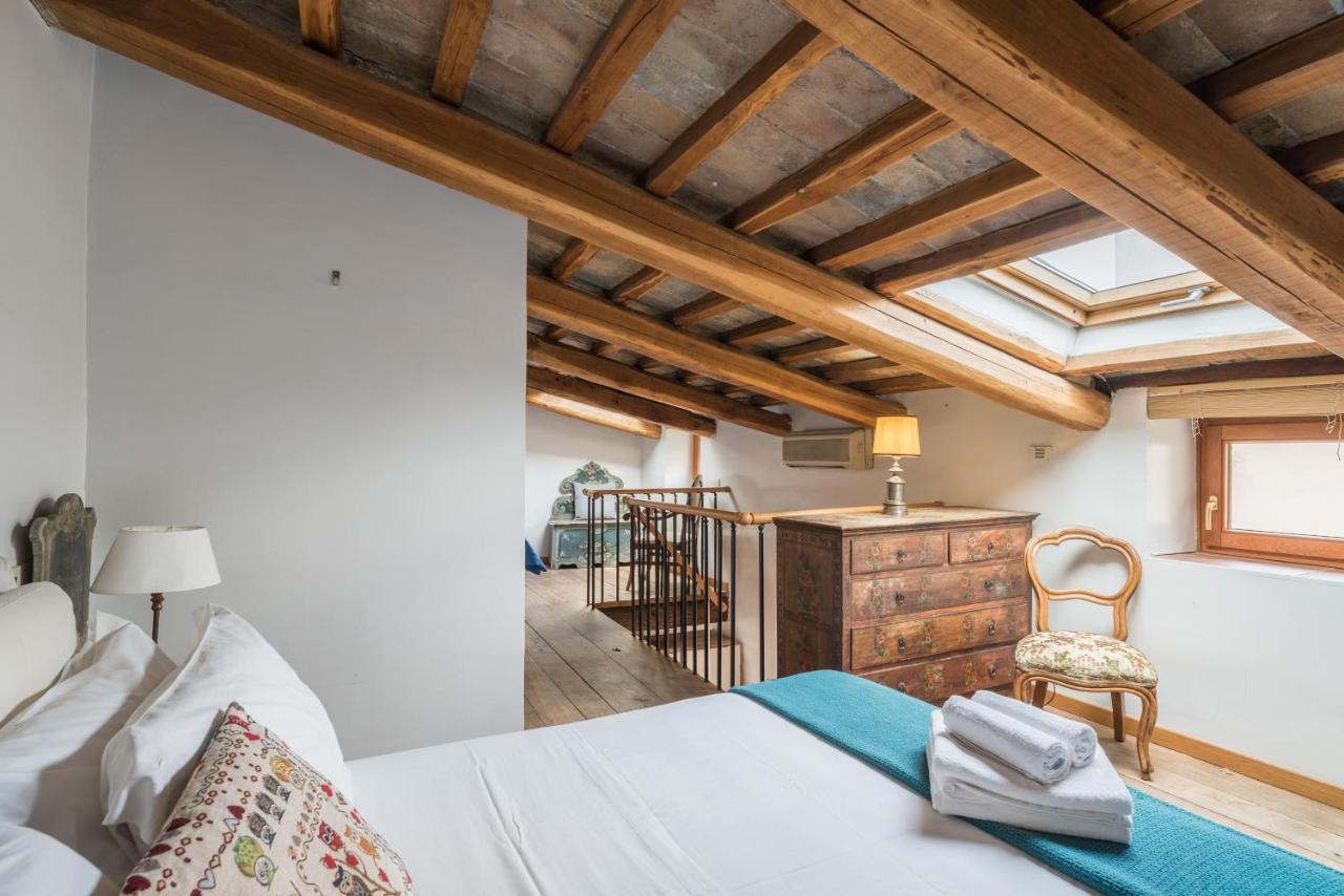 Cozy Wooden Apt In Piazza Navona Rom